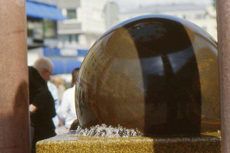 19-Oulu (fontana nella piazza principale),13 giugno 2008.jpg
